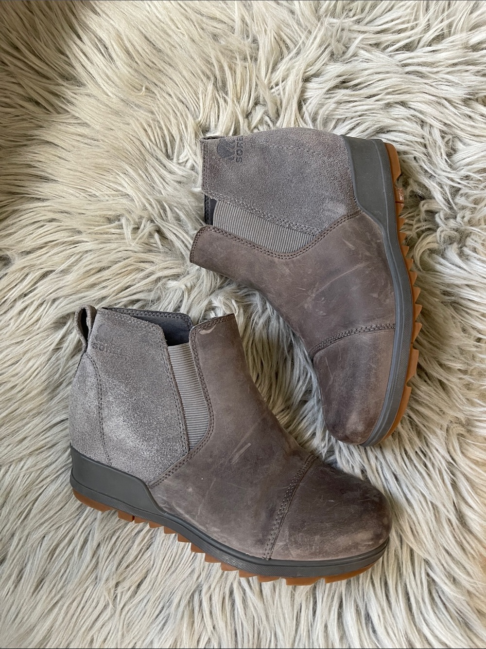 Sorel Brown Gray Suede Chelsea‎ Wedge Booties